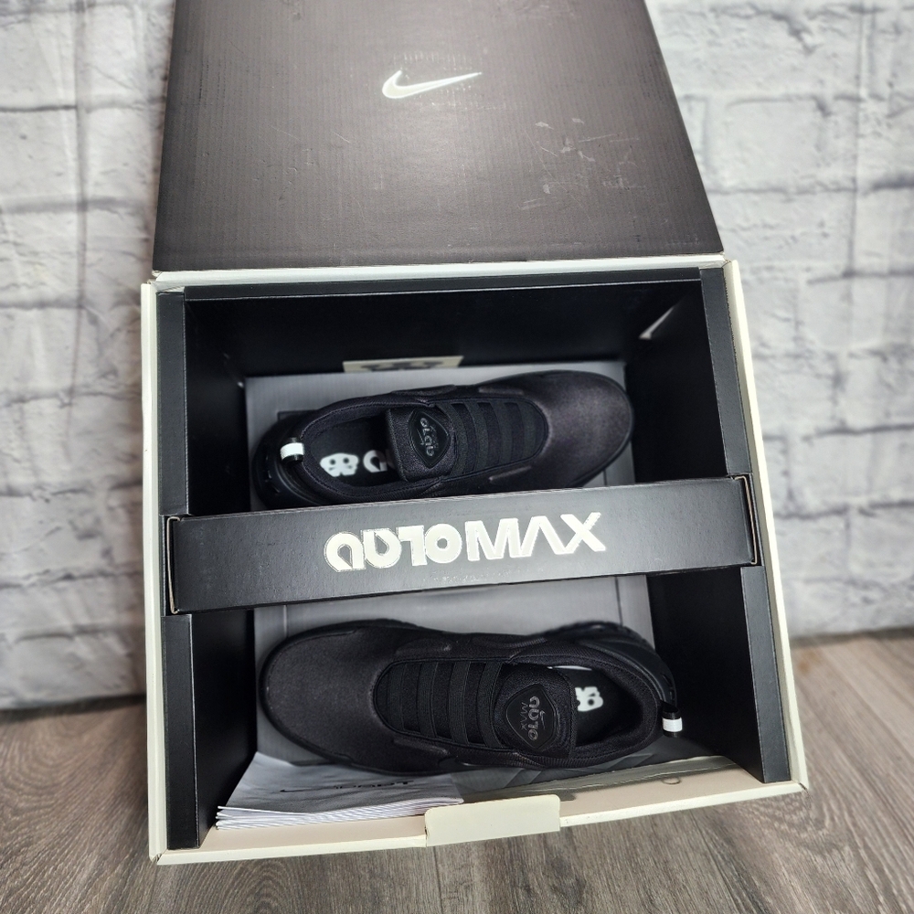 NIKE ADAPT Auto MAX in Triple Black (U.S. Charger)